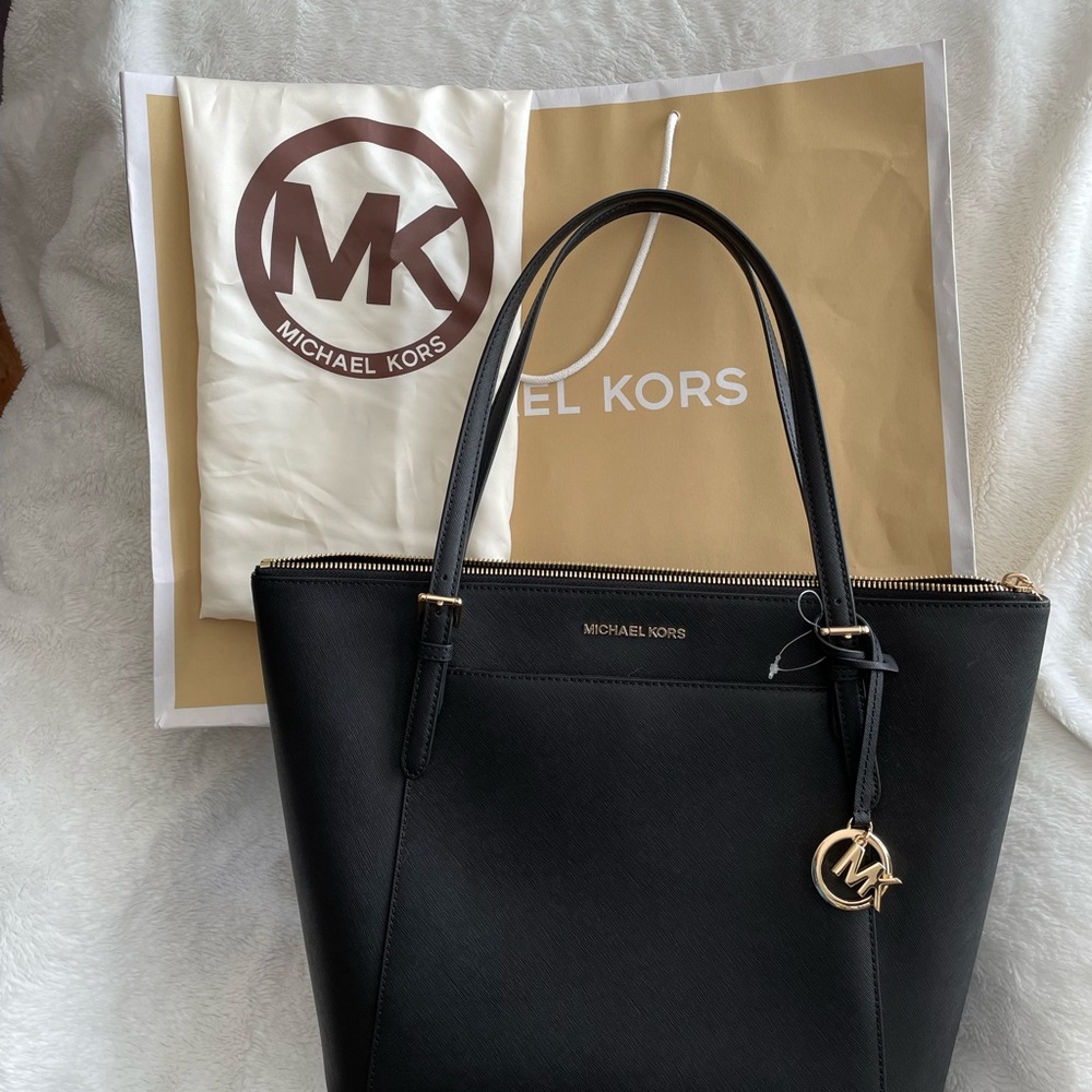 MICHAEL KORS BLACK EAST/WEST CIARA